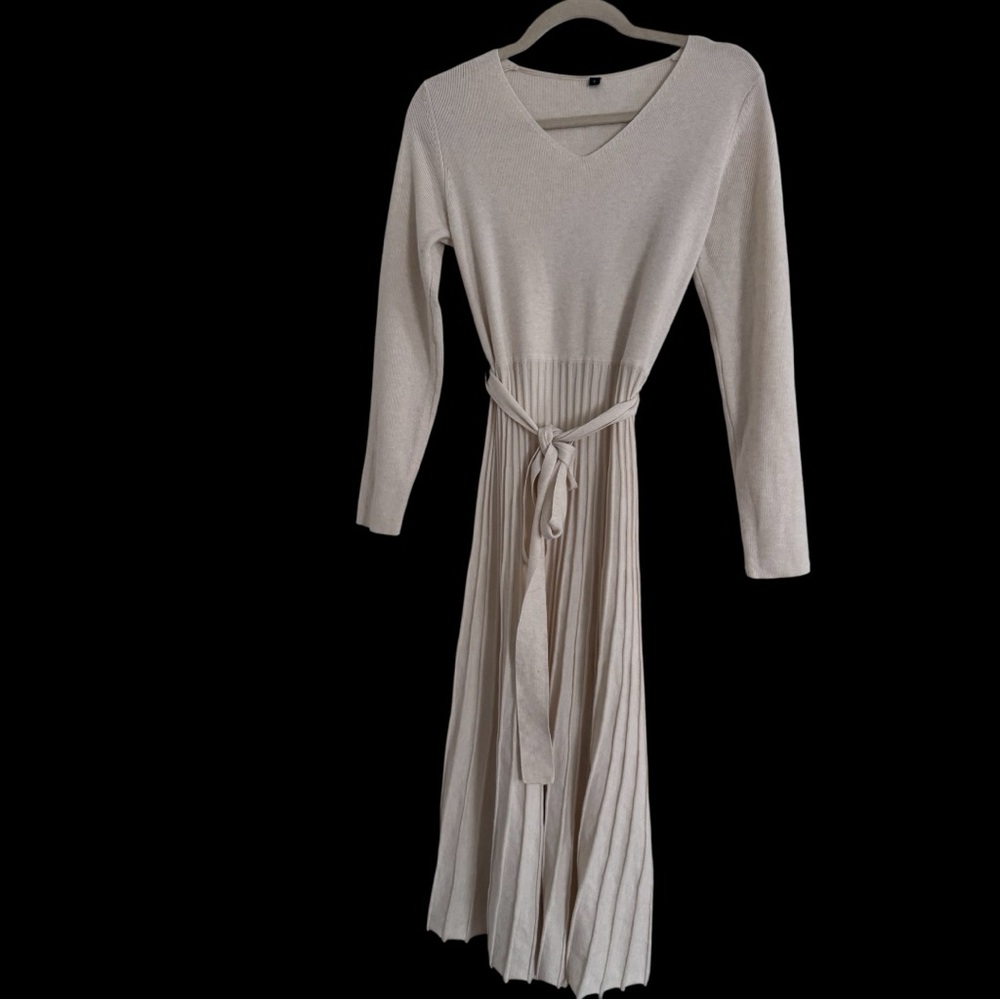 Chic Beige Knit Dress with Belt